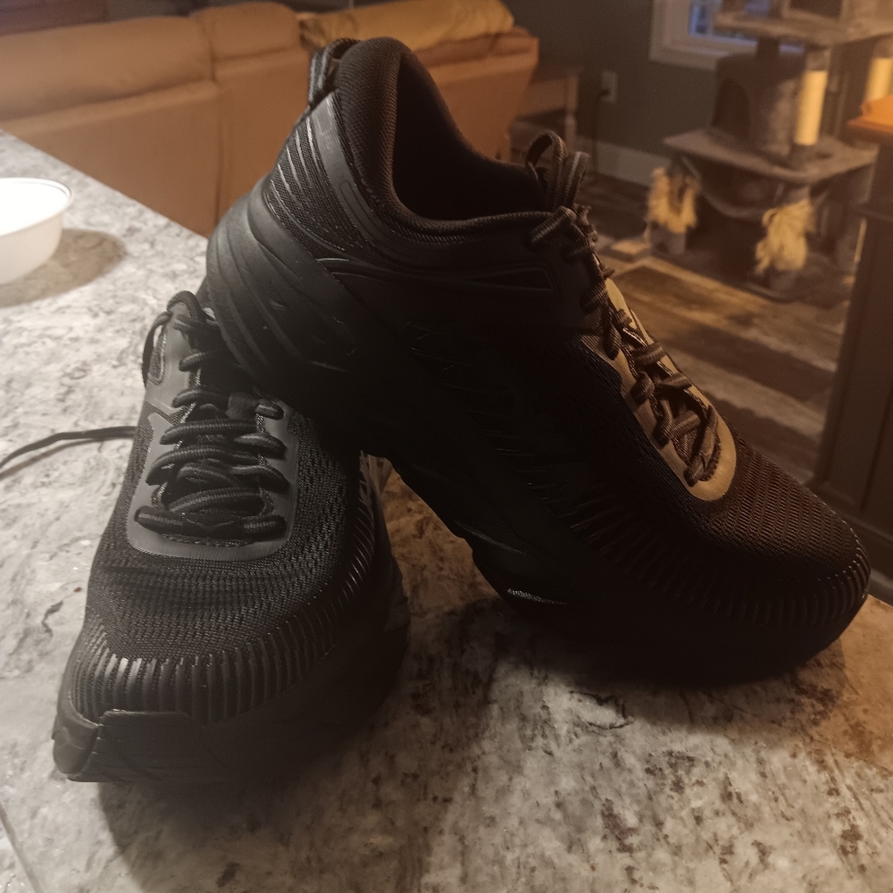 NEVER WORN!! HOKA BONDI 7